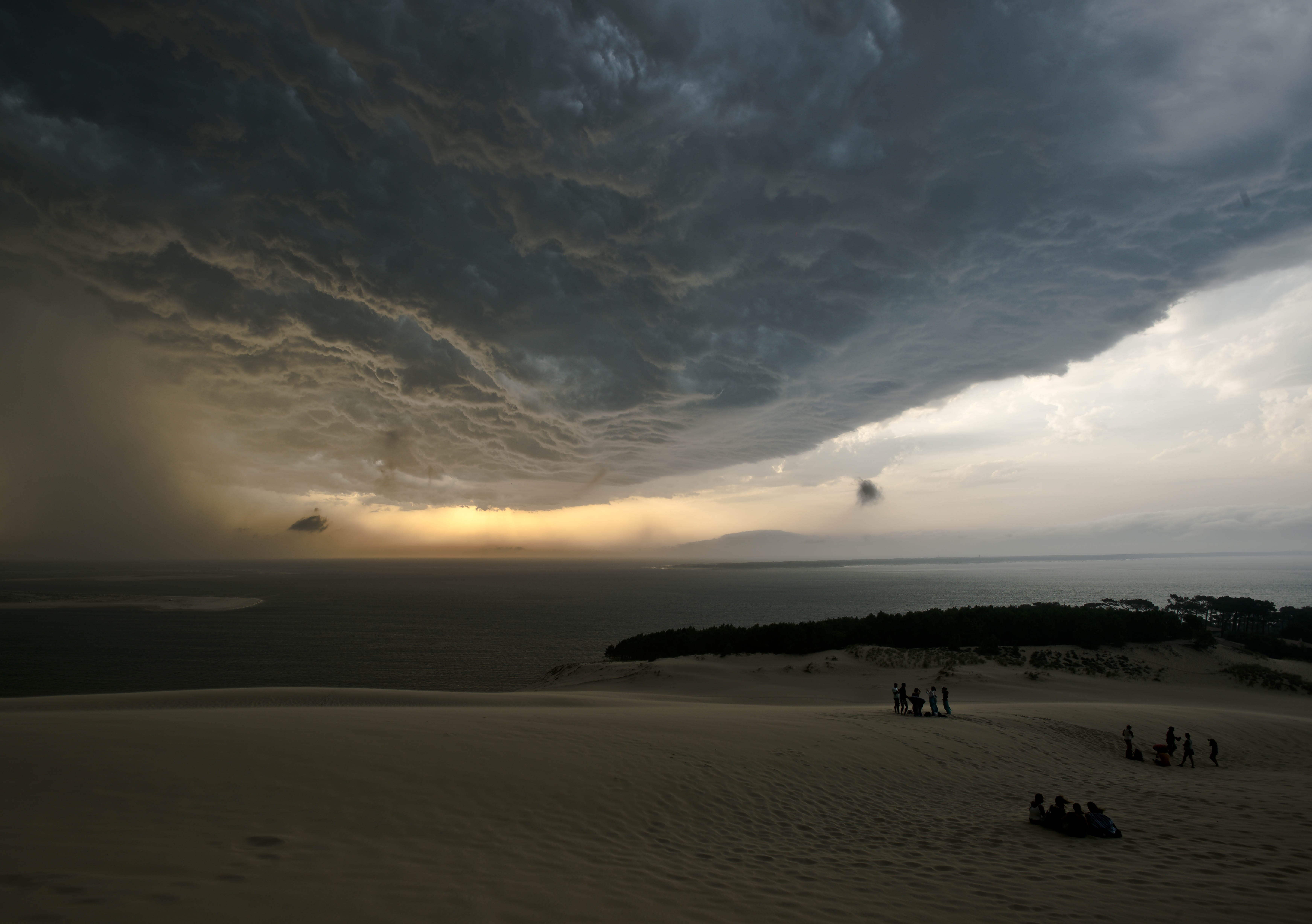 sillage turbulent au dessus de la Dune du Pyla.
Activité électrique faible. - 18/07/2017 19:39 - Paul JULIEN