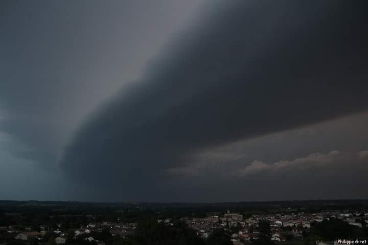 Orage au dessus de Castillon-la-Bataille en Gironde - 18/07/2017 22:00 - Philippe GIRET