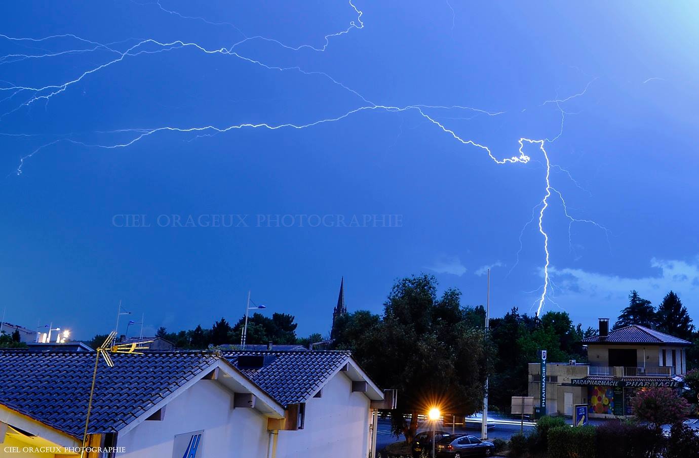 Orage sur la région de Bordeaux. - 18/07/2017 22:00 - ORAGEUX CIEL