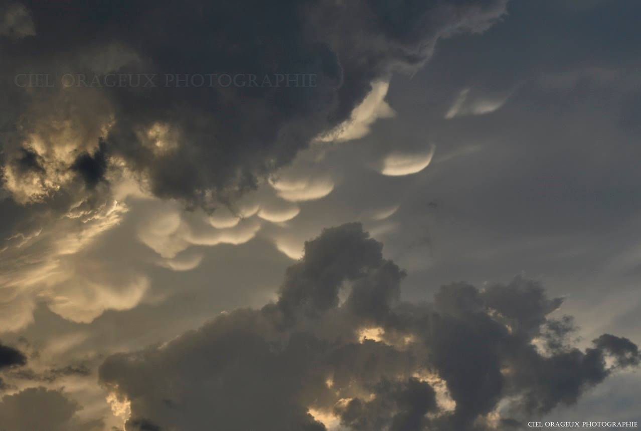 Mammatus sur la région de Bordeaux. - 18/07/2017 21:00 - ORAGEUX CIEL