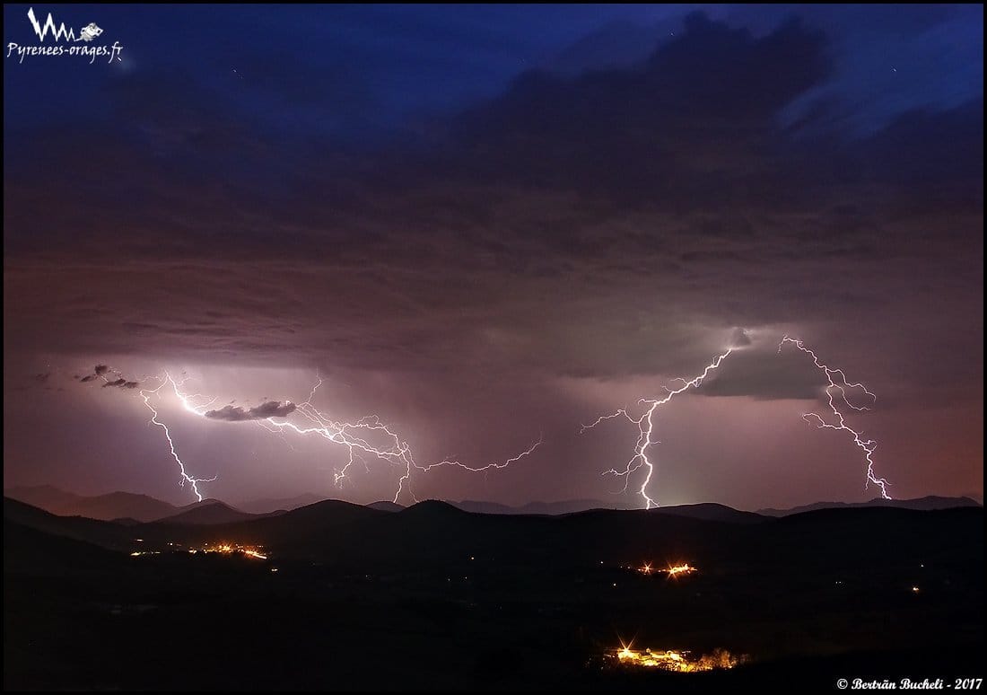 Ballet Kéraunique sur le Piémont Pyrénéen. - 18/07/2017 22:52 - Bertran BUCHELI