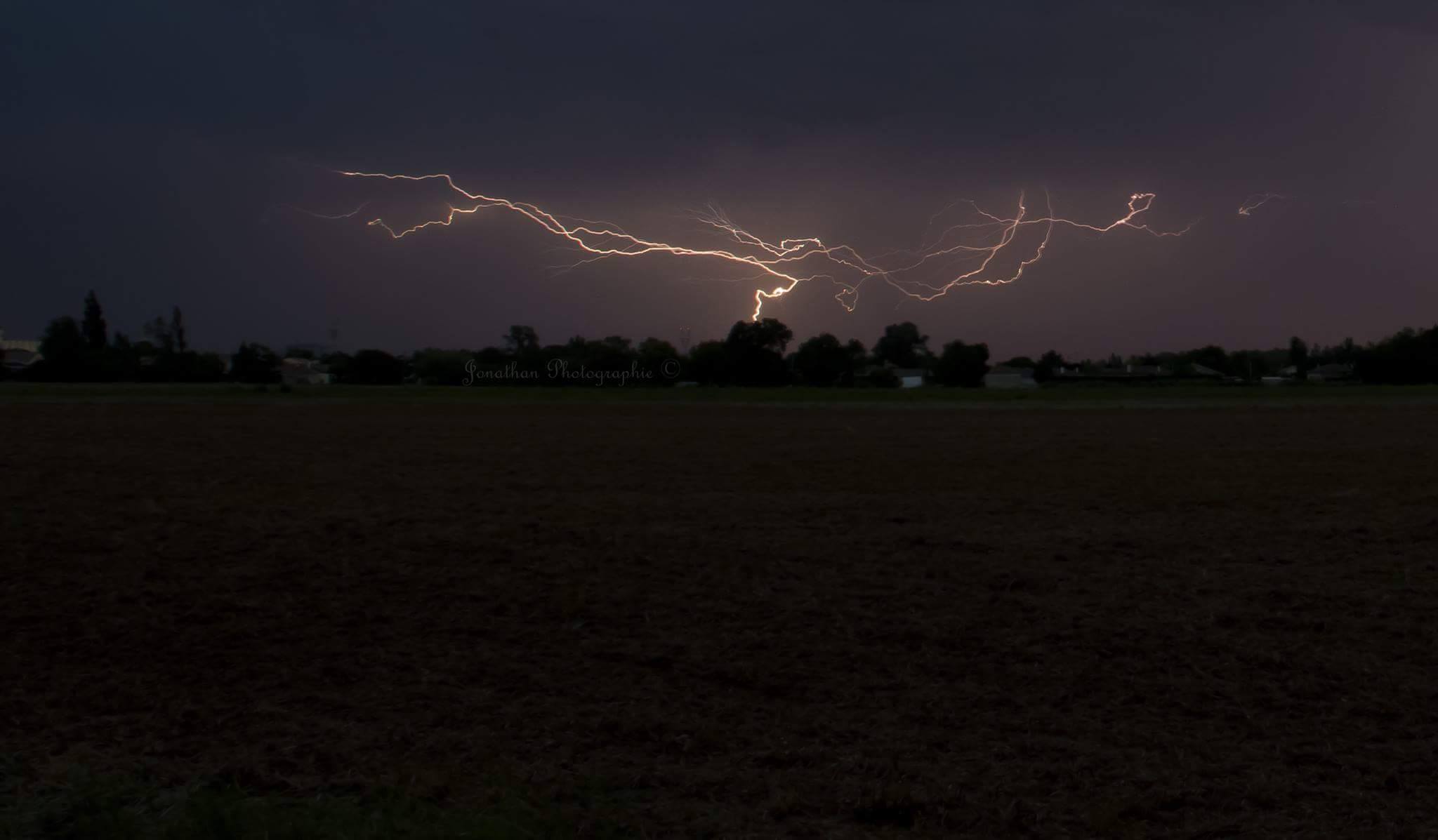 Orage près de Bordeaux en fin de soirée. - 18/07/2017 22:00 - Jonathan QUINTARD