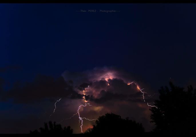 A Cestas, il était peu actif tandis que un autre orage plus actif se situait vers la bassin d'Arcachon... - 21/05/2018 23:00 - Theo Perez