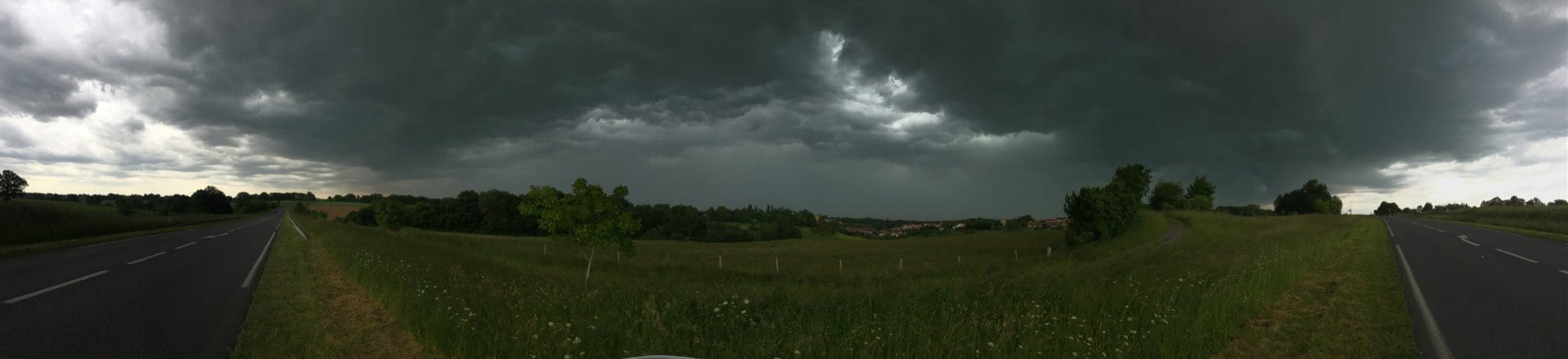 Panoramique de l’arrivée sur Charroux dans la Vienne - 26/05/2018 16:30 -  faitsdivers86