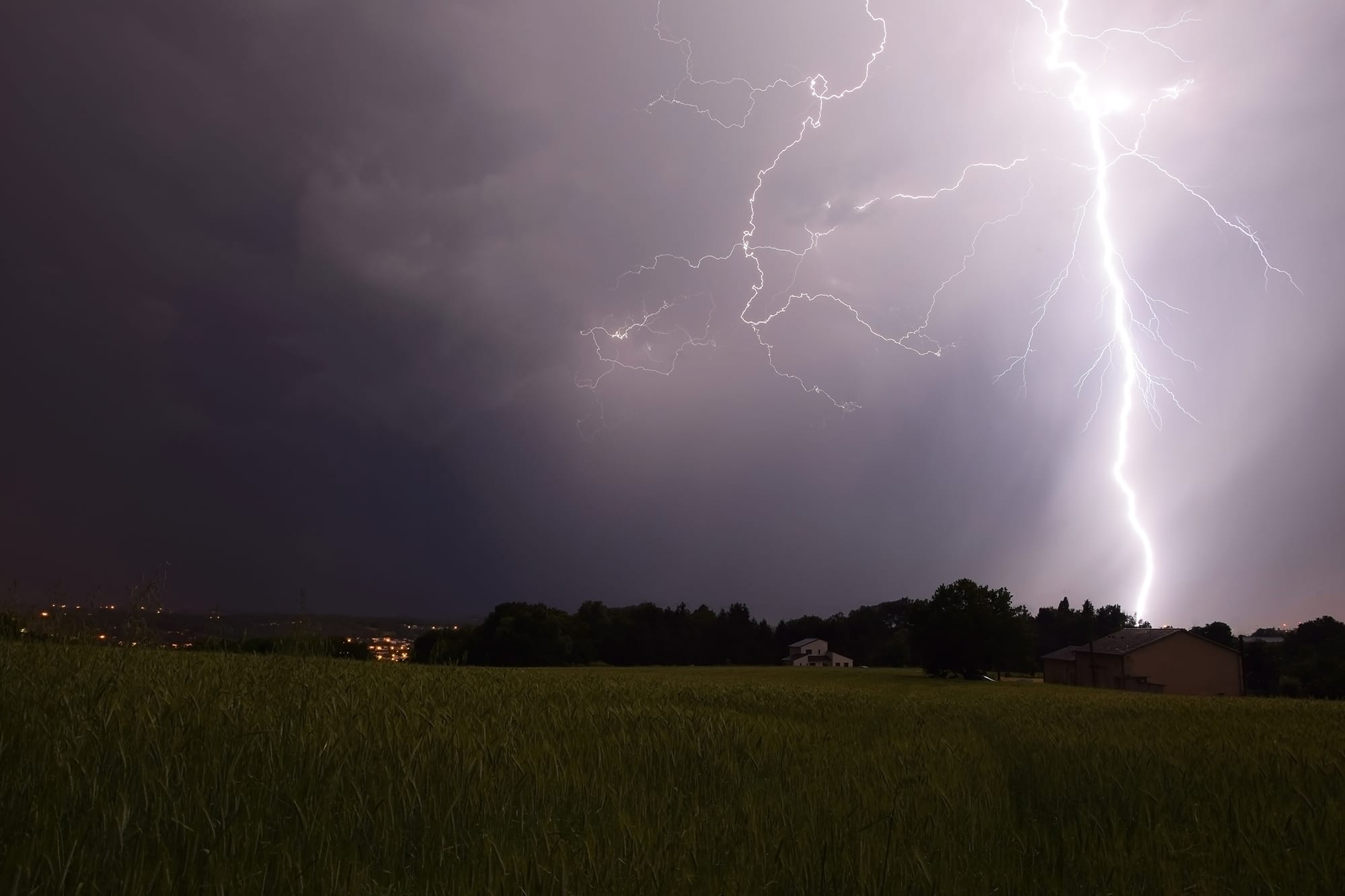 Activité électrique intense au dessus de Périgueux (24) la nuit du 26 au 27 mai. - 27/05/2018 01:00 - Mathieu Mayoux