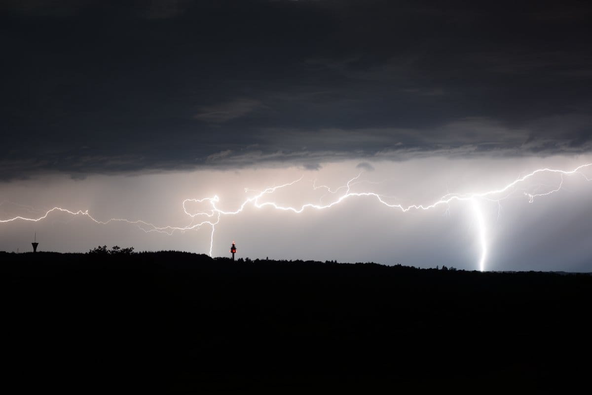 Activité électrique intense sous l'orage à l'ouest de Limoges cette nuit. - 27/05/2018 01:00 - Gabriel brl