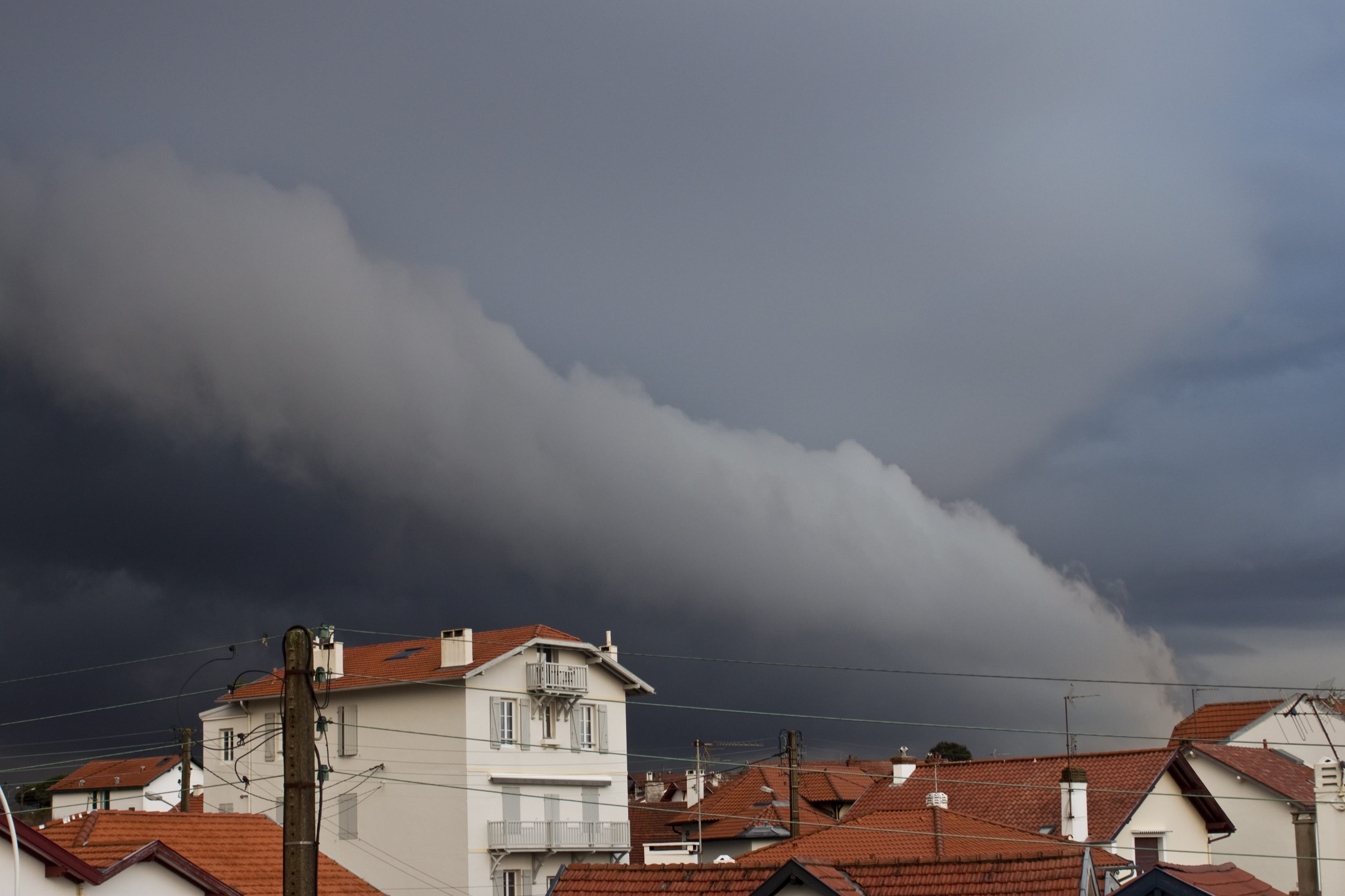 orage de masse d'air froid au large de Biarritz avec quelques coups de tonnerre. - 30/11/2017 09:20 - Paul JULIEN