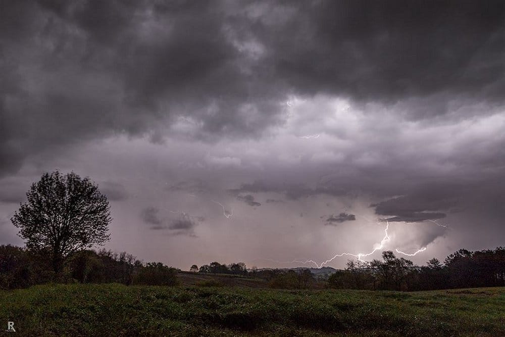 Orage vu depuis Urt (64) en soirée. - 31/03/2017 21:00 - Romain ARCHIMBAUD