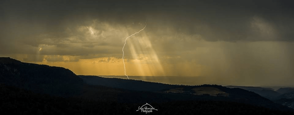 Orage sur l'ouest du Sancy. - 15/08/2016 23:00 - Mike LAMANDE