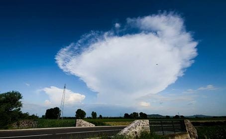 Cellule orageuse sur le parc régional du Livradois-Forez (63). - 26/05/2017 17:00 - Cécile HAUTEFEUILLE