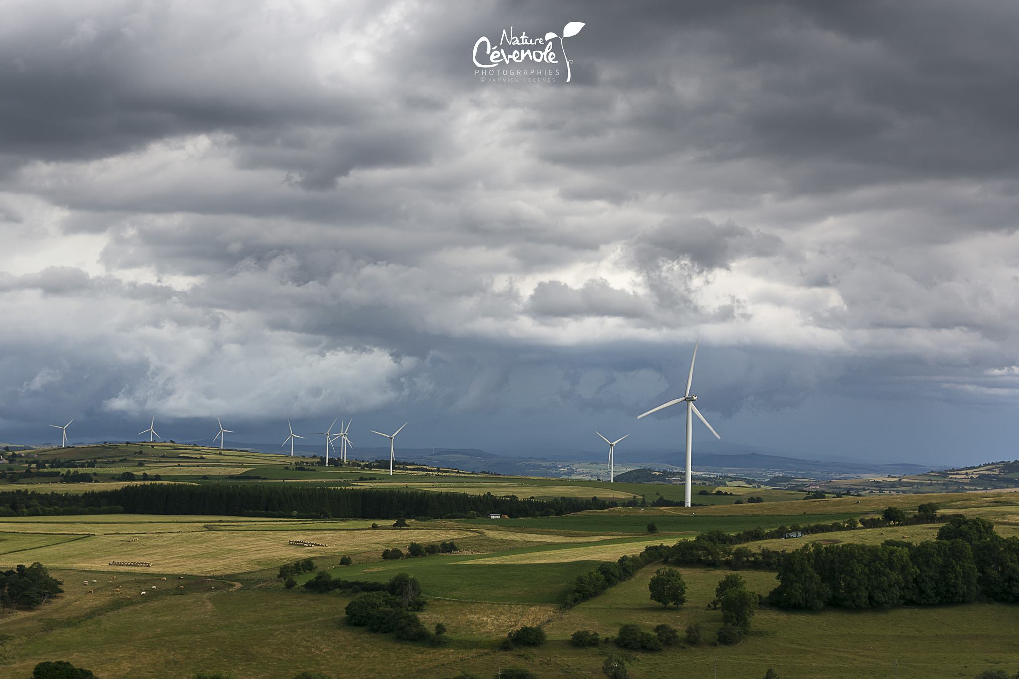 Orage vu depuis le col de la Fageole dans le Cantal. - 27/06/2017 19:00 - Yannick LECENES