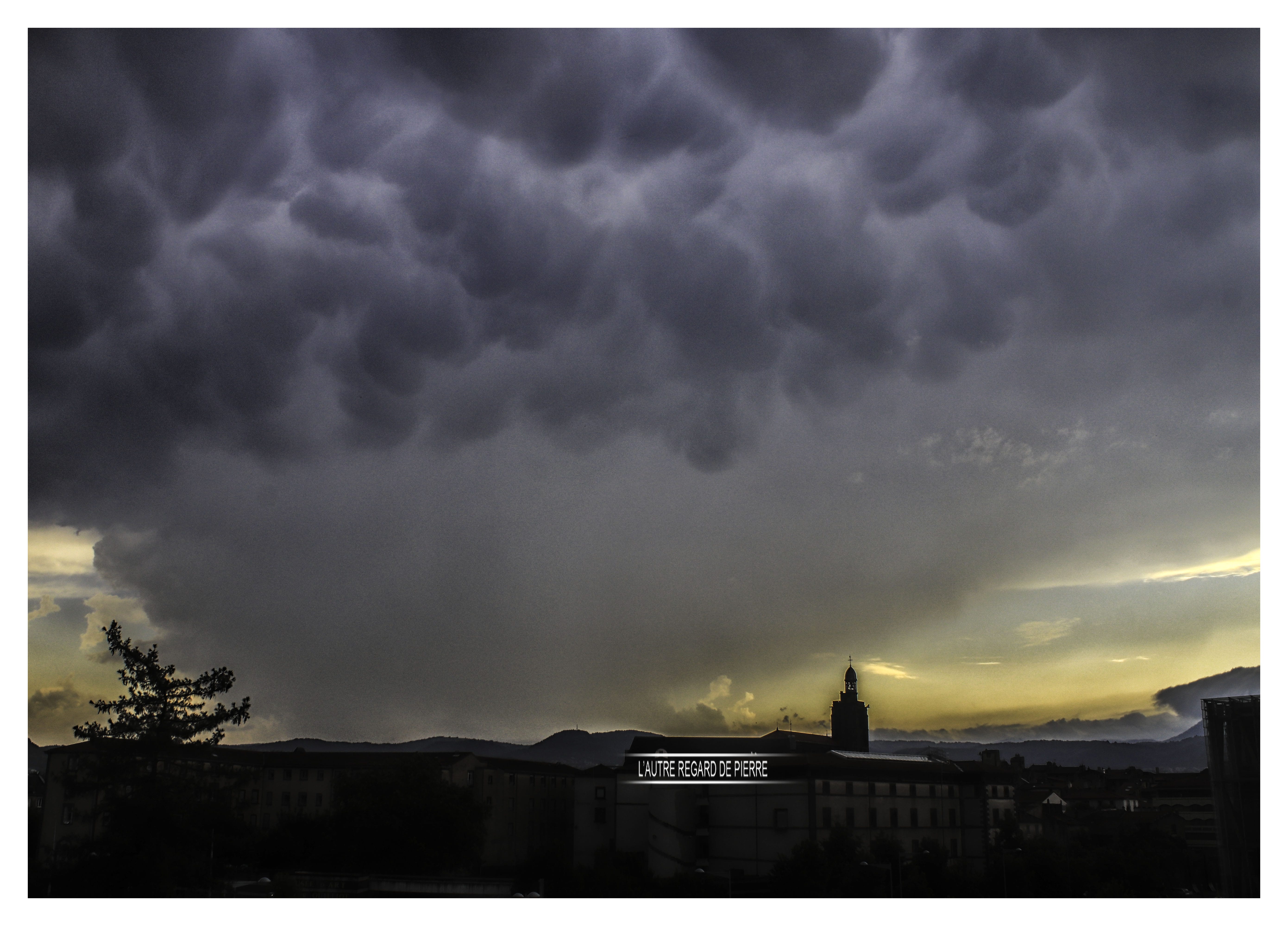 Mammatus après orages sur Clermont ferrand - 01/07/2019 18:00 - Pierre BONNEL