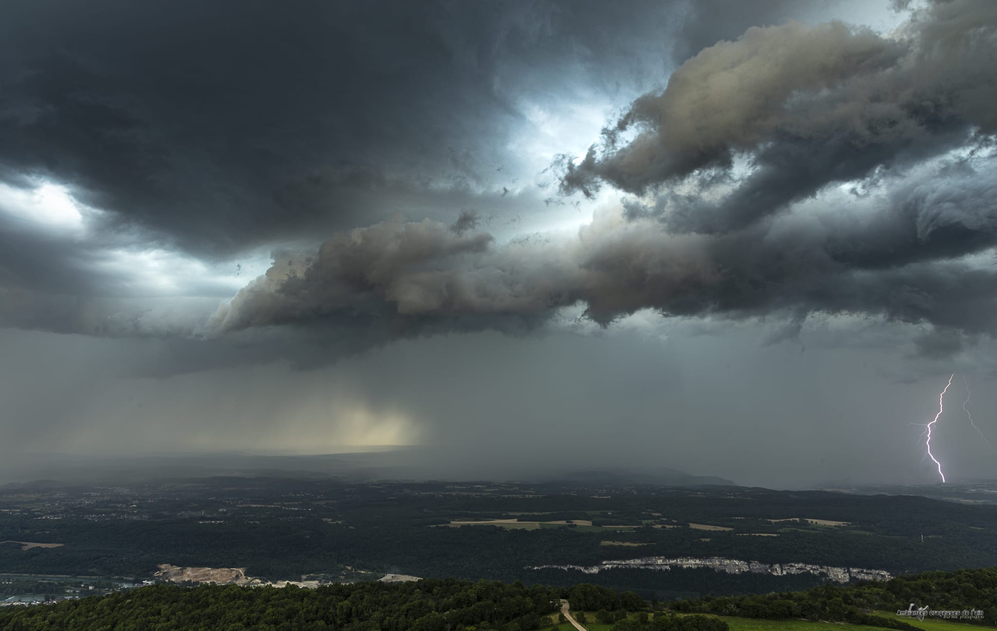 ciel chaotique sur le nord isere - 01/07/2020 18:00 - brice volo