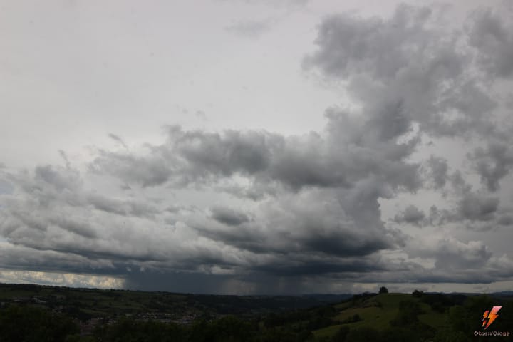 Orages Orographiques parfois forts sur le Cantal - 02/06/2018 17:20 - Alexis Derau