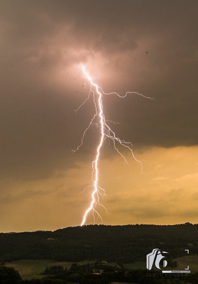 Orage sur le luberon - 03/08/2018 17:30 - Antoine Douniol