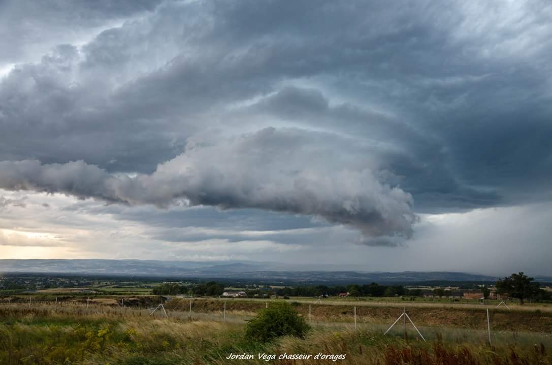 Orage de nature supercellulaire hier en fin d'apres-midi sur la Loire (42) - 04/07/2018 18:30 - JORDAN VEGA