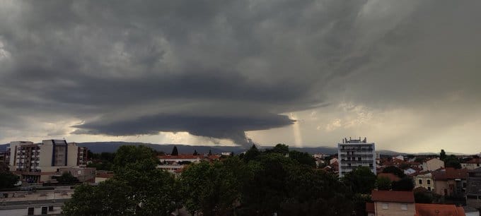 Vue depuis l'hôpital de Roanne dans la Loire. - 04/06/2022 17:00 -  @Jagermeister54m