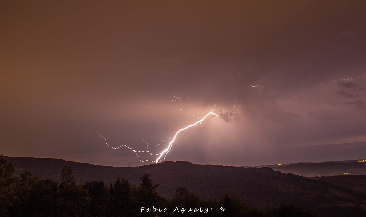 Coup de foudre positif sur une cellule en fin de vie, vers Saint-Etienne . - 05/07/2019 22:30 - Fabio Hiltgun