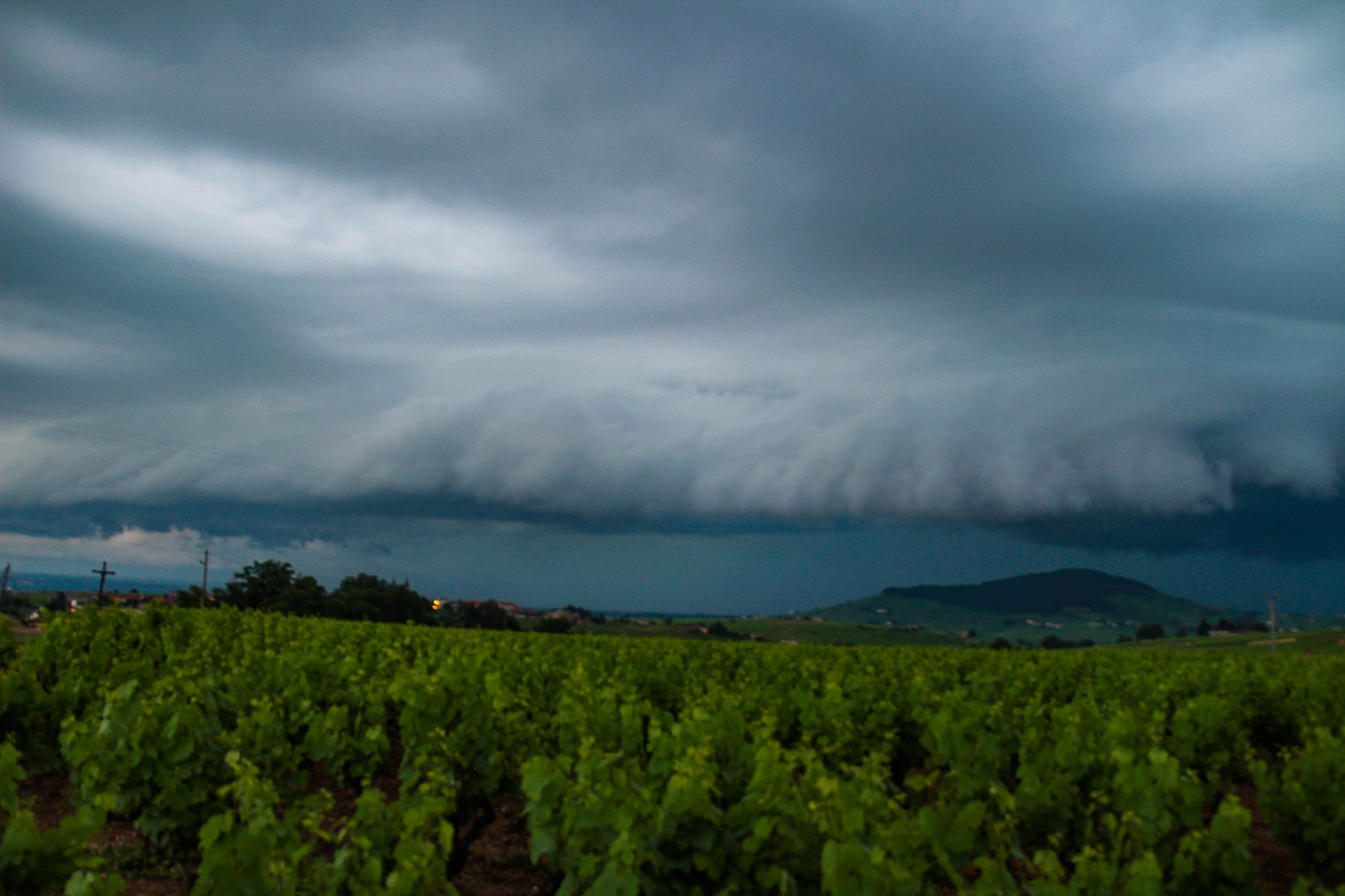 Orage arrivant dans le beaujolais - 05/06/2018 20:00 - Mathis Baima