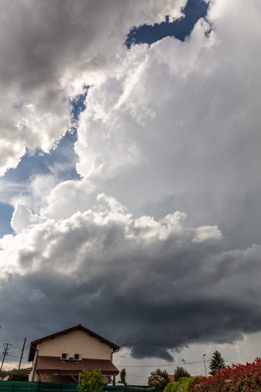 Supercellule qui est littéralement passée au dessus de ma position en ce 5 Mai  à domicile dans la région des Dombes dans l'Ain! - 05/05/2020 18:00 - grégory Mozdzen