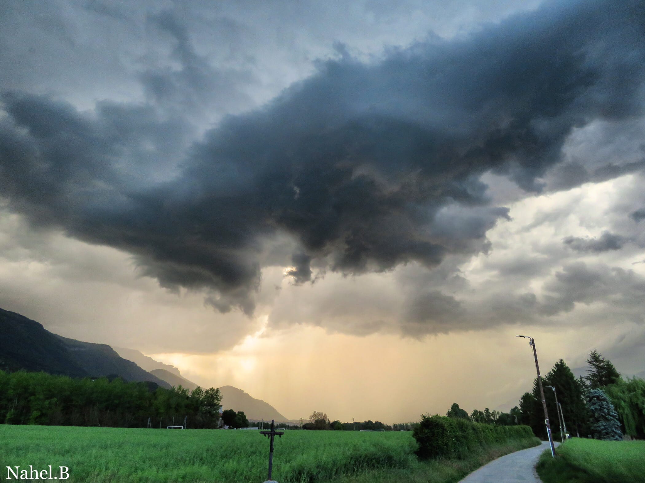 Ciel chaotique ce soir au-dessus de la vallée du Grésivaudan - 05/05/2020 20:00 - Nahel .B