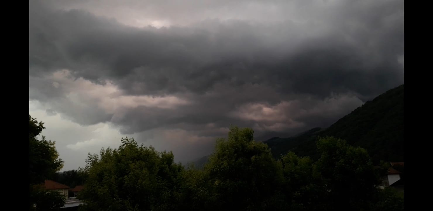 Orages en provenance du Nord Isère, ARCUS très venteux dans la vallée du gresivaudant - 05/05/2020 21:00 - Kilian SPUNTON