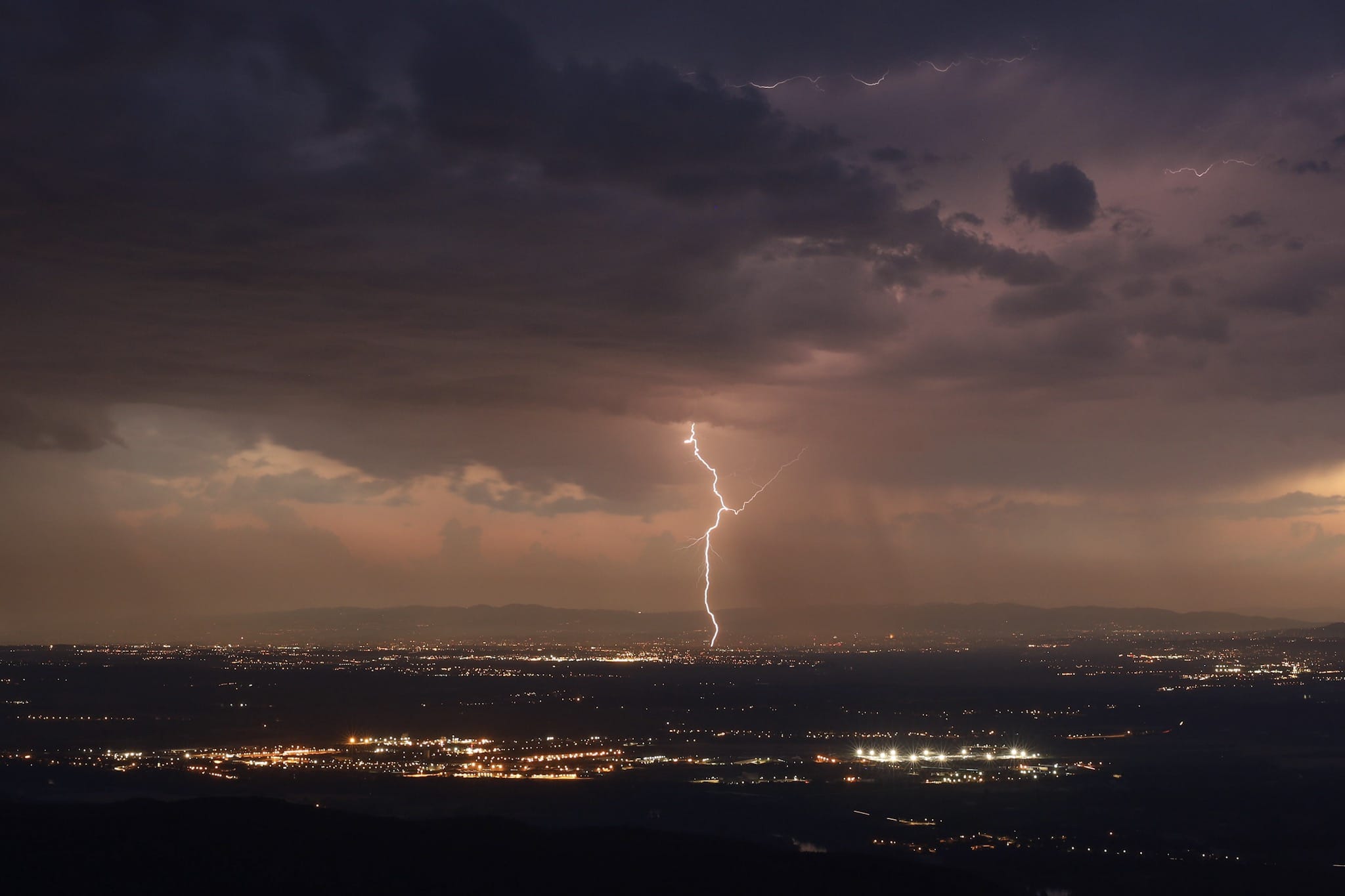 Foudre sur lyon au soleil couchant - 06/07/2019 22:29 - Brice Volo