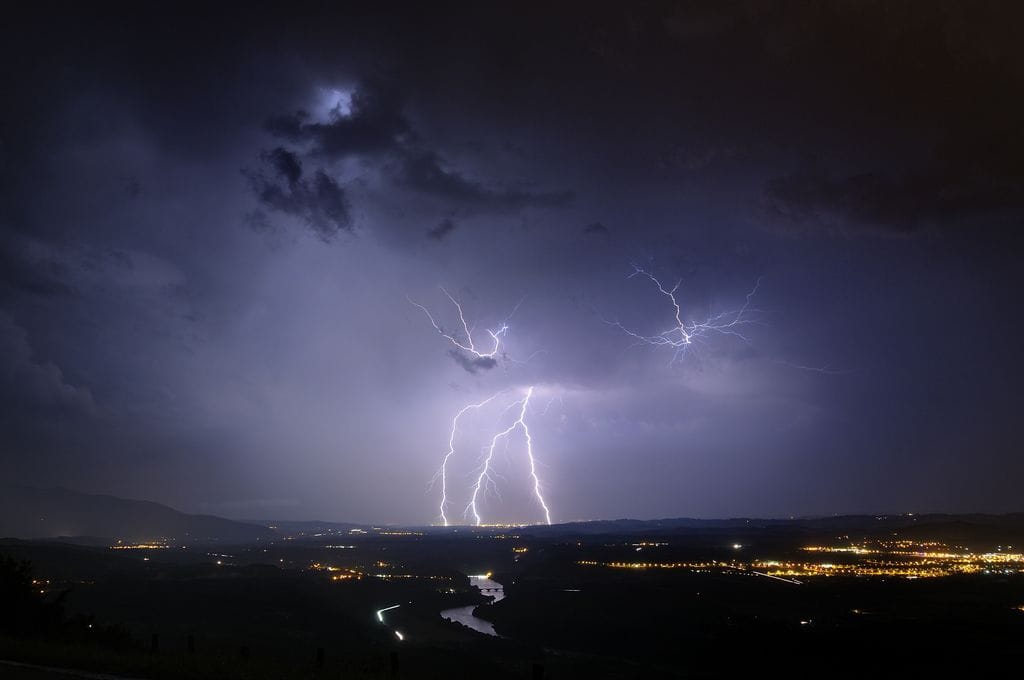 La foudre frappe Romans sur Isère - 06/07/2019 23:42 - Hervey AUBRAIS