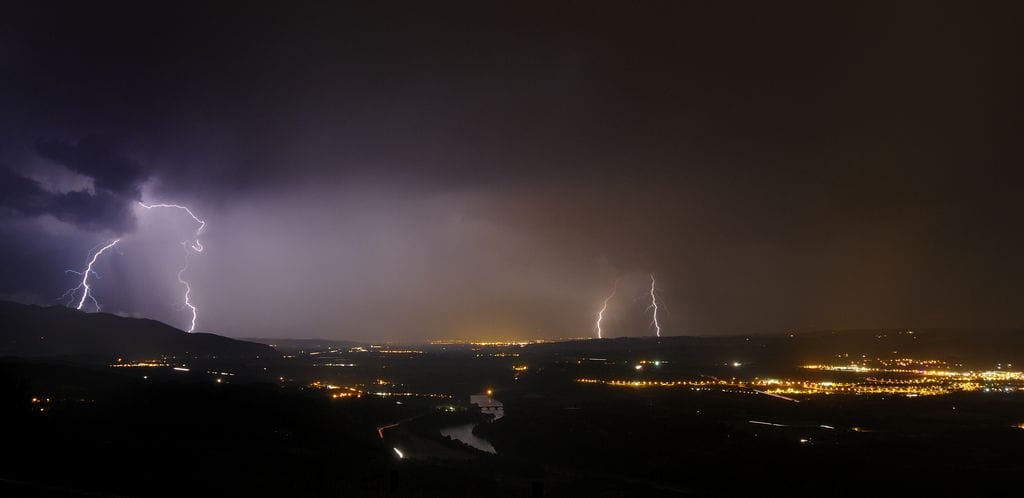 Foudre dans la basse vallée de l'Isère - 06/07/2019 23:49 - Hervey AUBRAIS