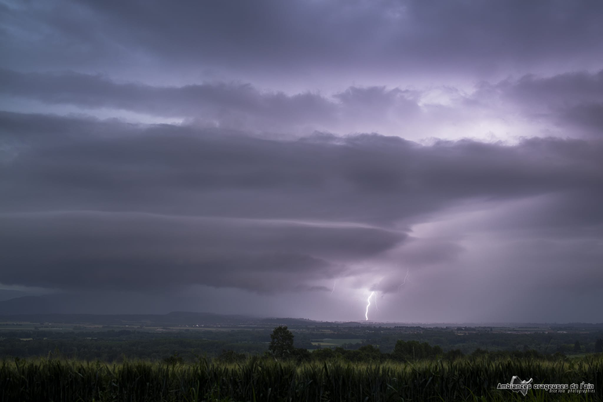 foudre sous l'orage en approche - 07/06/2018 19:54 - brice volo