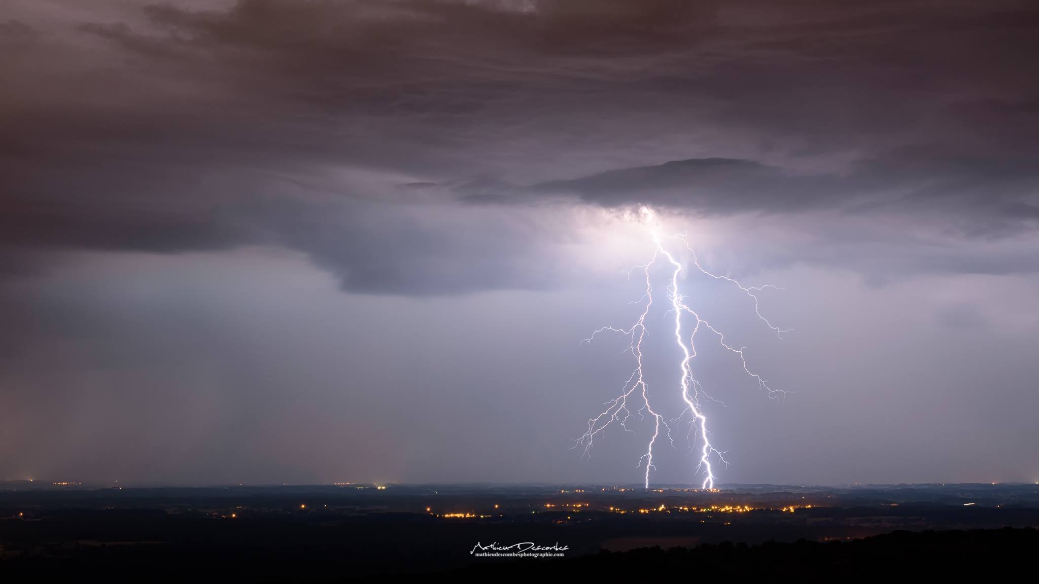 Cette nuit ou très tôt ce matin au nord de l'Ain - 08/08/2018 01:00 - Mathieu Descombes Photographie