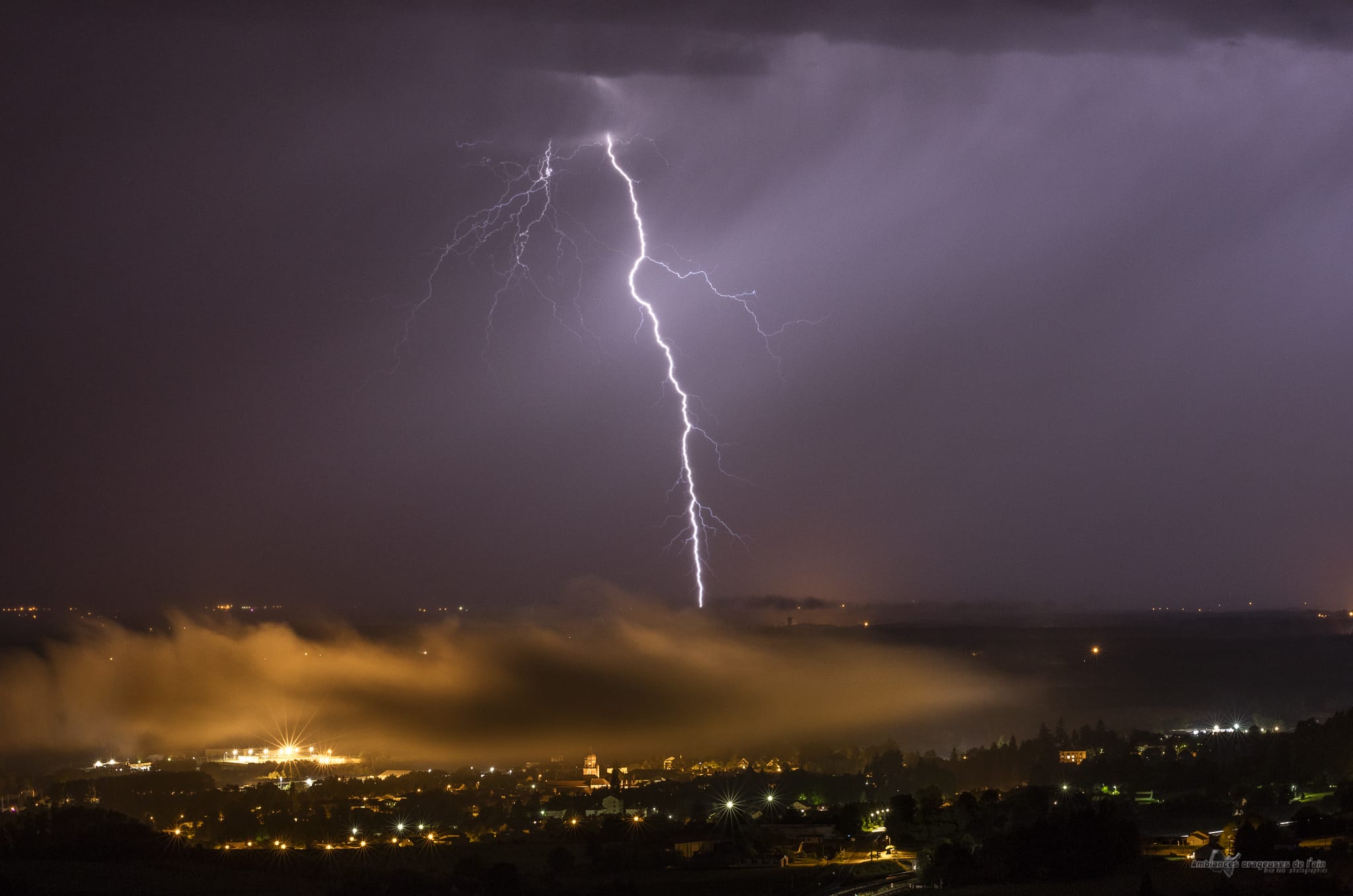 foudre et brume sur le jura - 09/06/2019 22:09 - brice volo