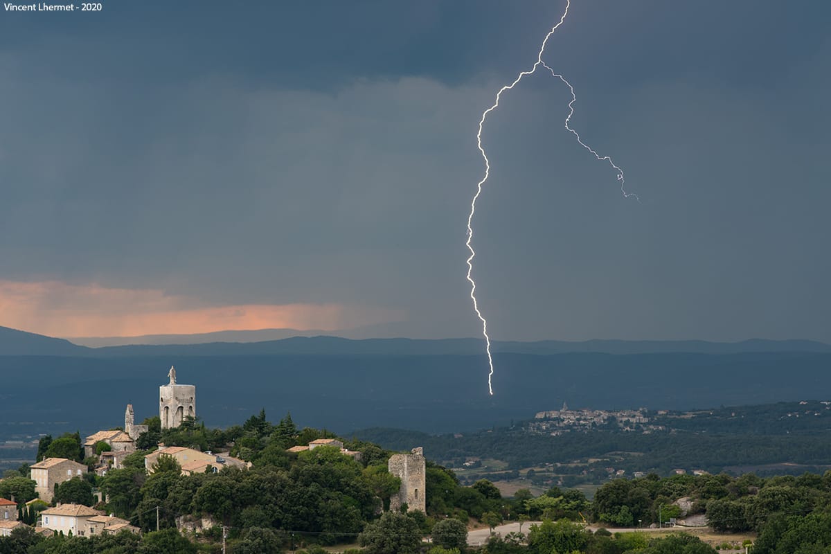 Impact de foudre extranuageux dans le défilé de Donzère (Drôme) - 10/07/2020 18:51 - Vincent Lhermet