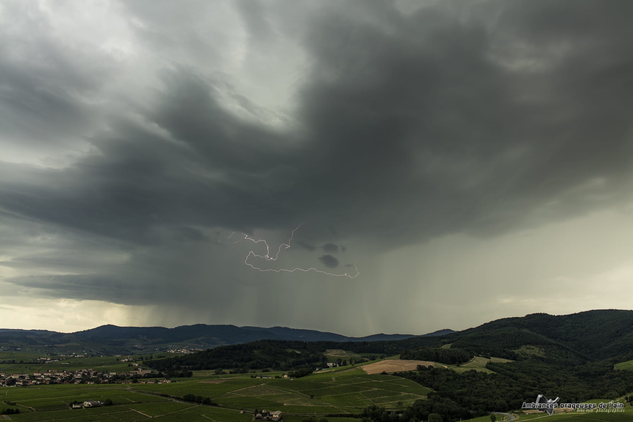 orage sur le beaujolais - 10/06/2018 16:49 - brice volo