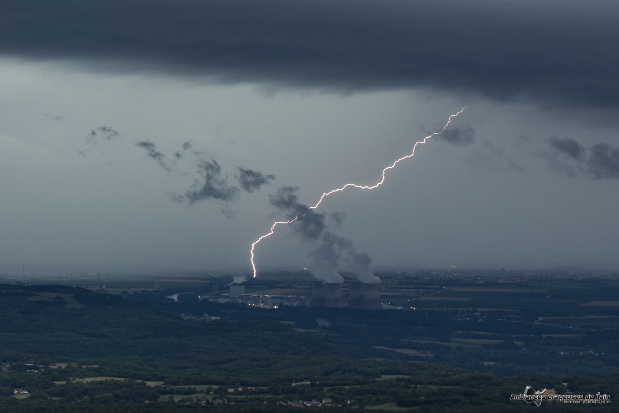 foudre pres de la centrale du bugey - 11/06/2018 19:49 - brice volo