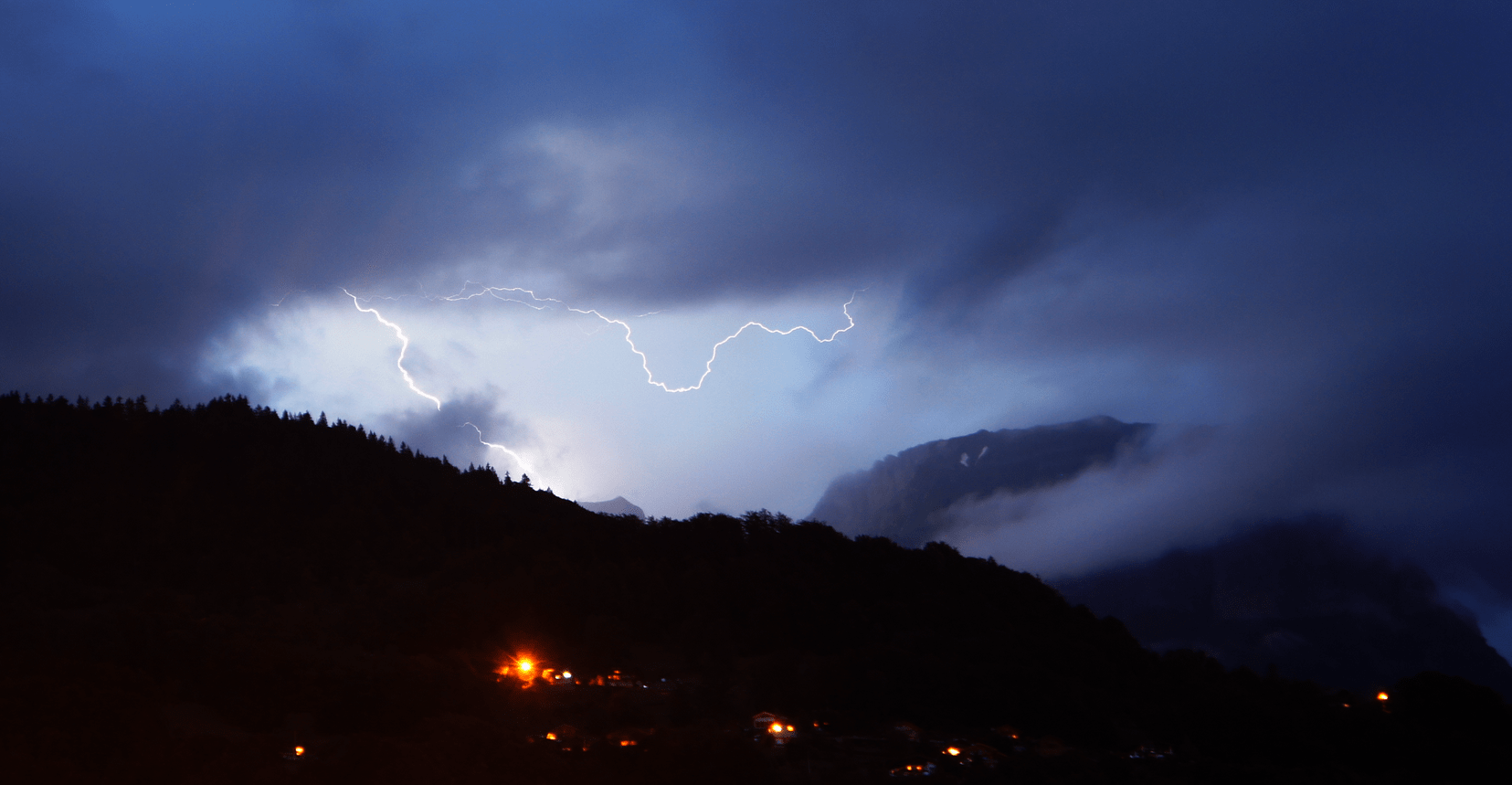 Petit orage survenu lundi soir sur le massif des Aravis (Haute-Savoie) - 11/06/2018 22:05 - Yassine Arbaji