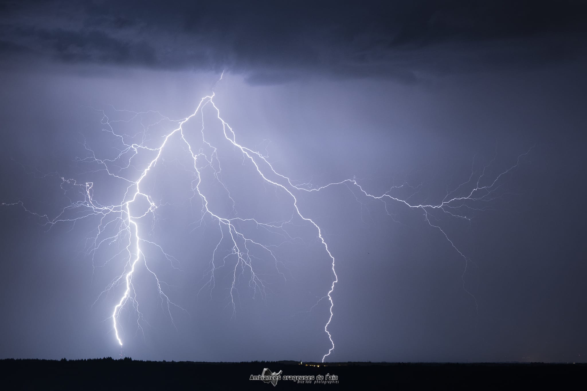 Foudre sur une antenne près de Saint-André-de-Corcy dans l'Ain - 12/08/2018 23:55 - brice volo