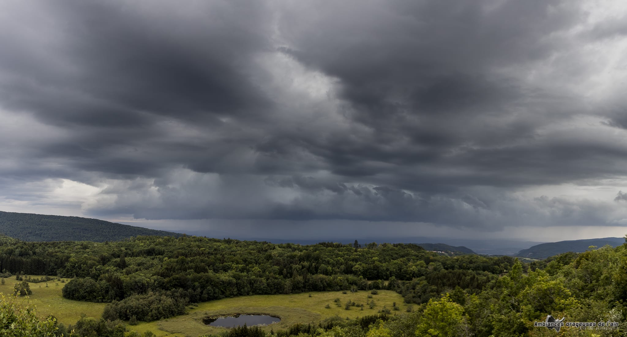 panorama de l'arcus cet apres midi sur le bugey - 13/08/2018 16:39 - brice volo