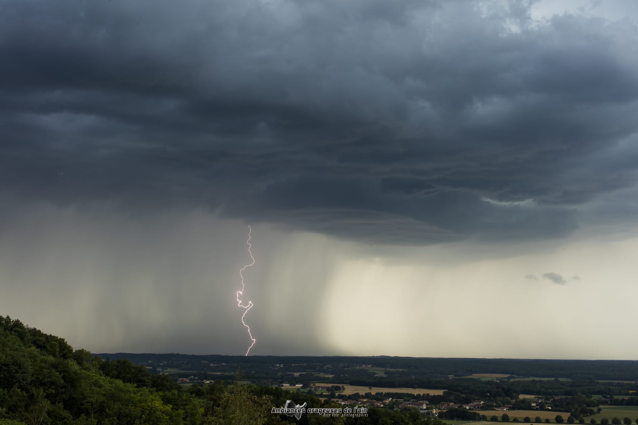 orage sur la dombe dans le departement de l'ain - 14/07/2018 19:18 - brice volo