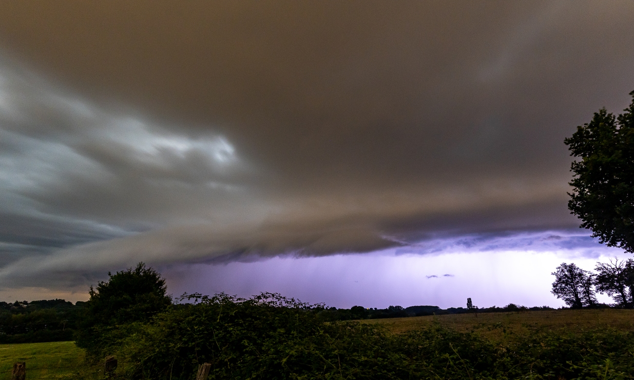 Arcus dans l'Ain vers 3h du matin, le 14 juillet 2025. - 14/07/2025 03:00 - Mickaël RAY