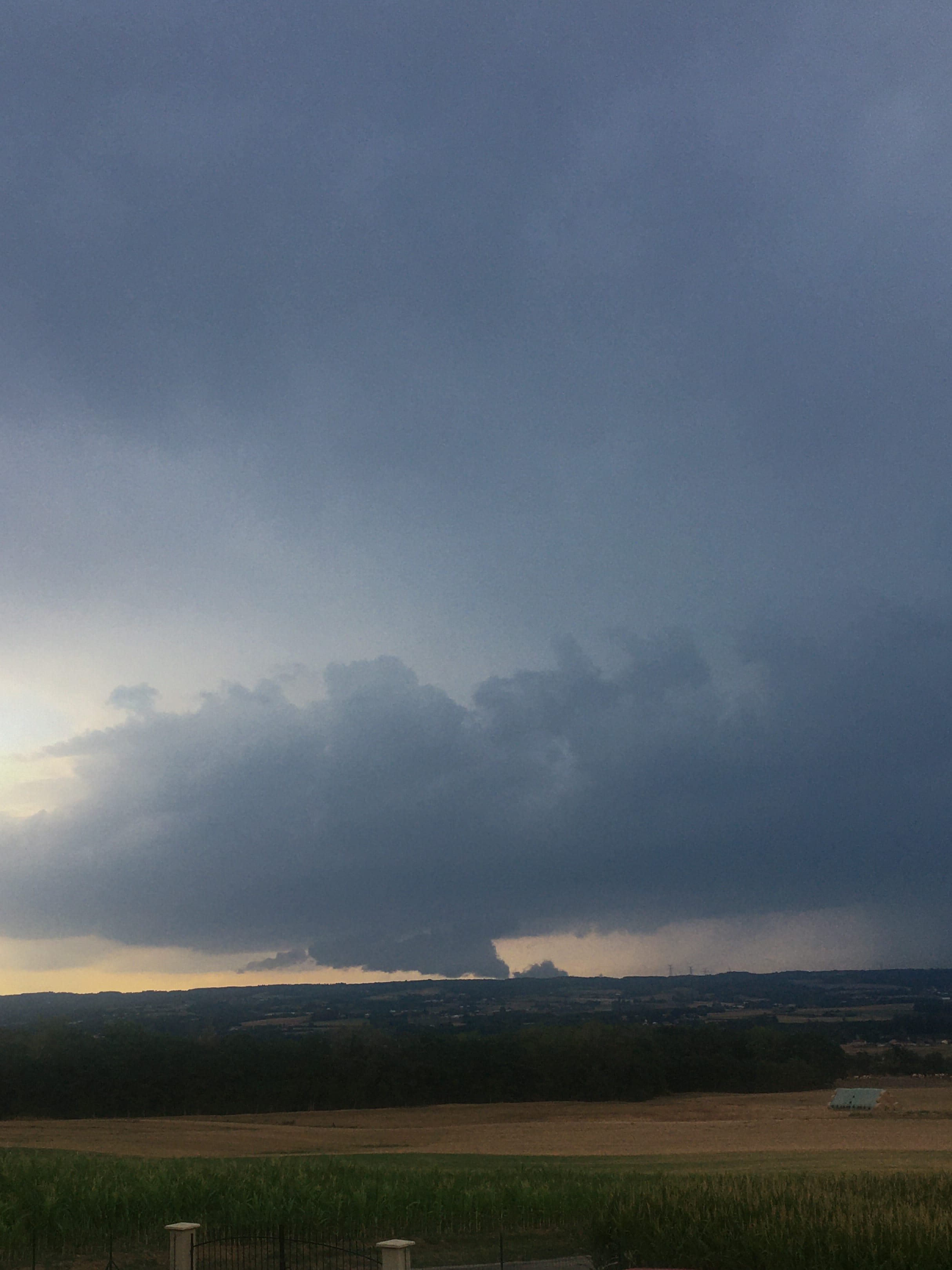 Orage avec un joli rideau de précipitation. - 16/08/2020 16:04 - Évrard ANDRÉ