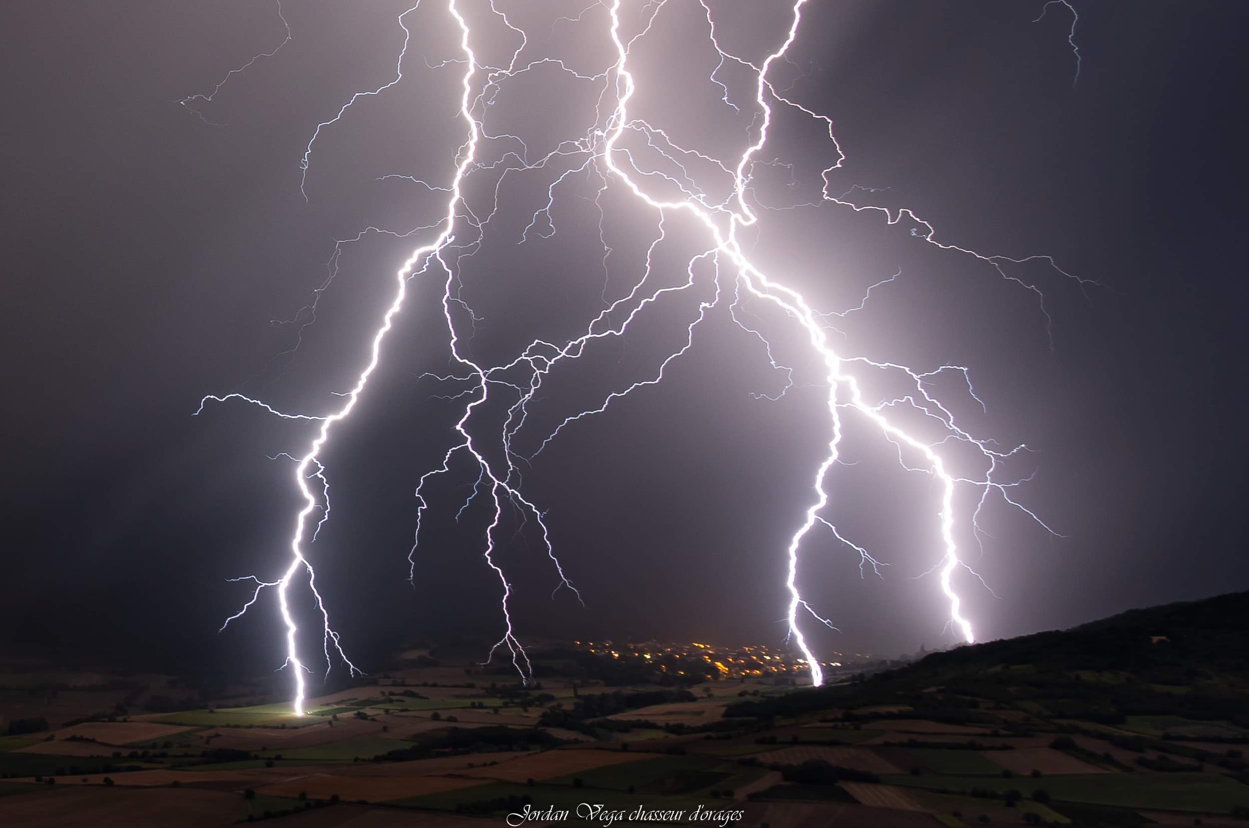Magnifique ramifiés à l'avant d'une cellule isolée au sud de Clermont-Ferrand ce samedi - 16/08/2020 02:30 - Jordan Vega