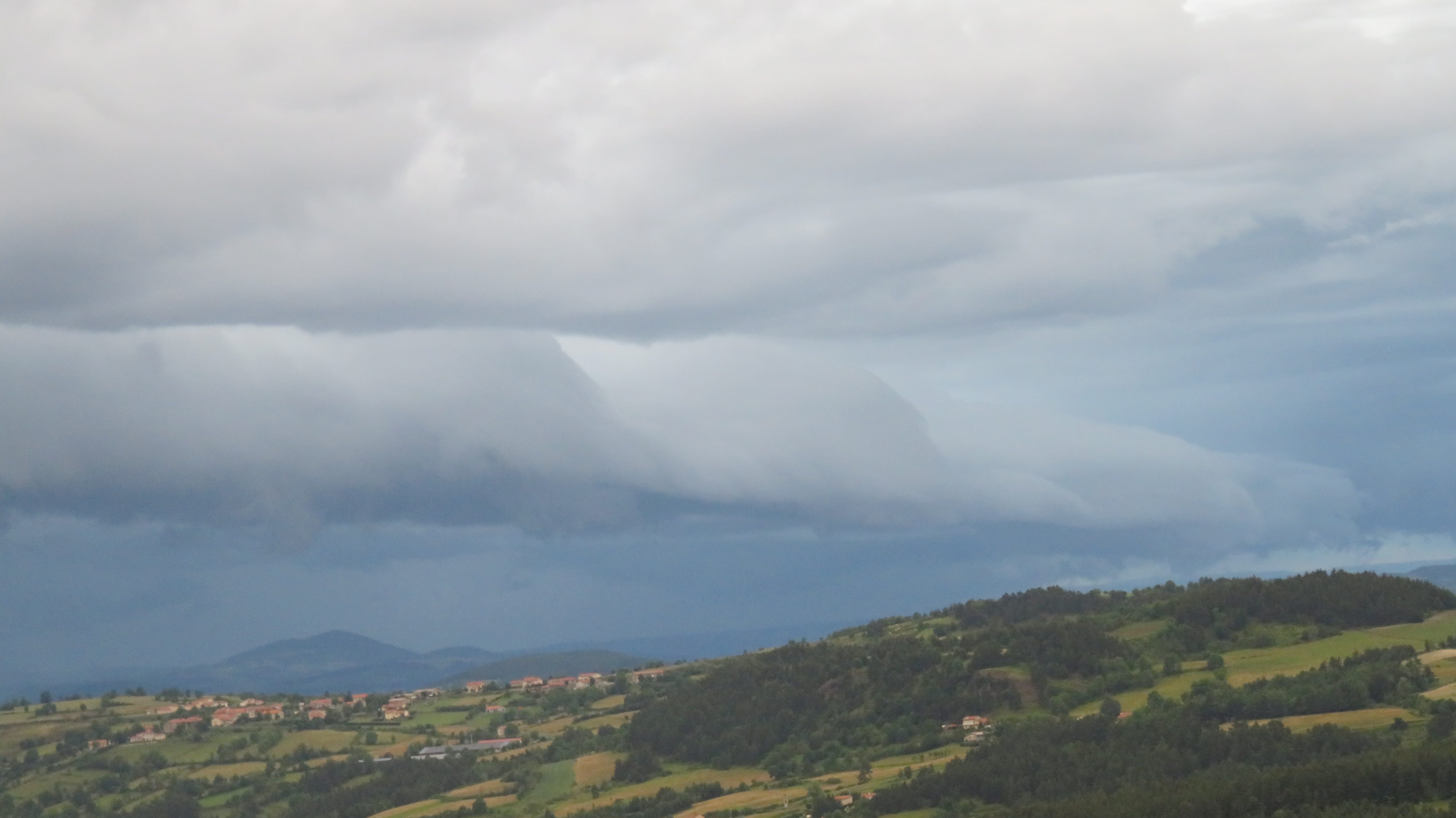 Arcus devant cellule orageuse rapide - 16/06/2020 21:15 - Denis Bruand