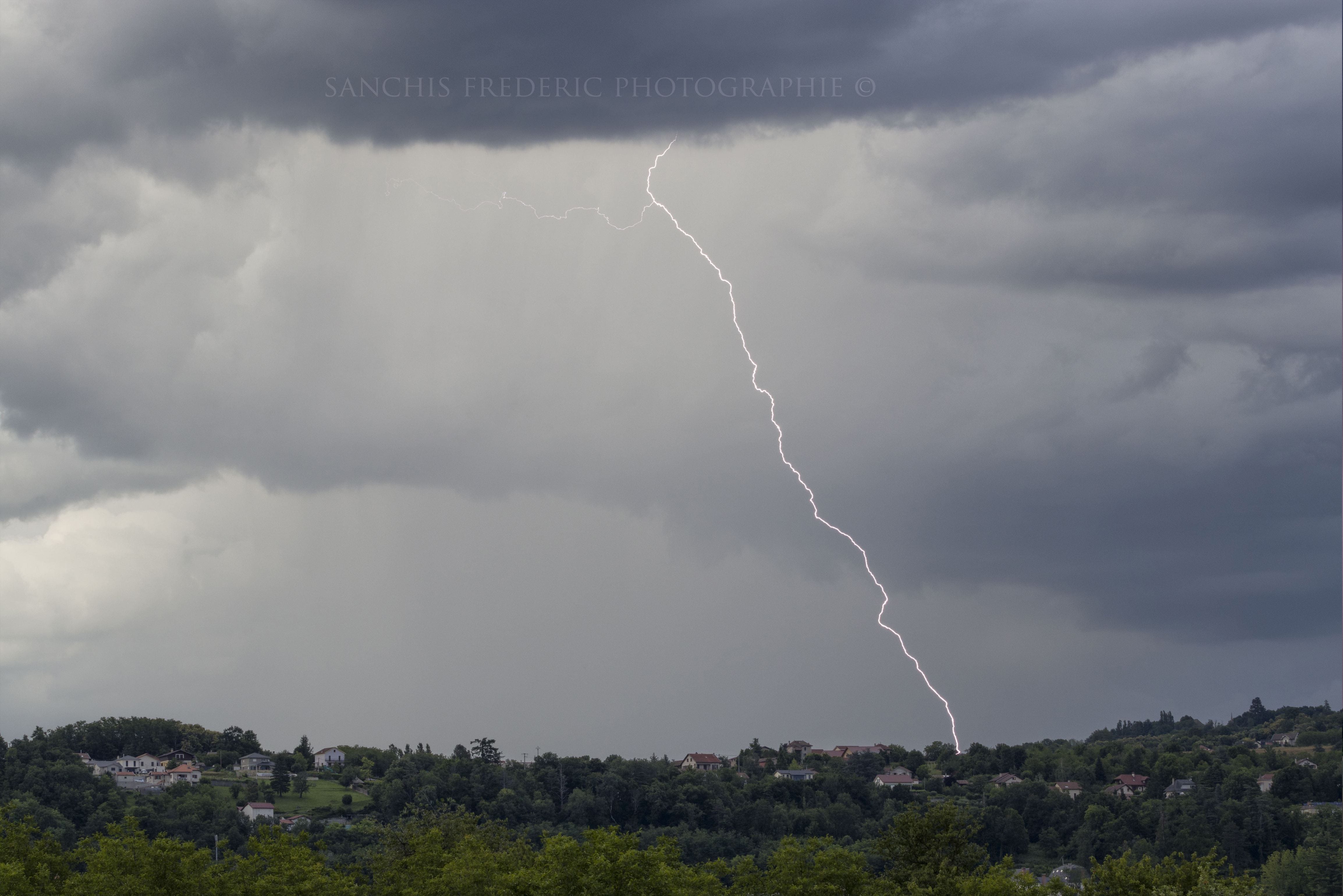 Orage du coté de Coublevie en Isère - 18/06/2020 19:00 - frederic sanchis