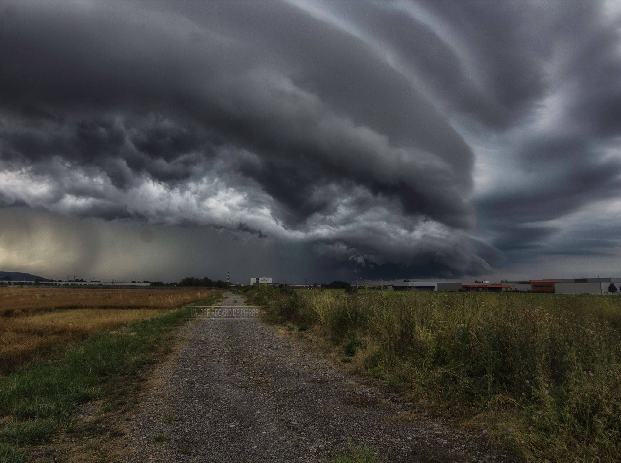 Arcus qui a donné beaucoup de précipitations sur la ville de Clermont avec de bonnes rafales de vent - 20/07/2018 21:00 - Pierre Bonnel