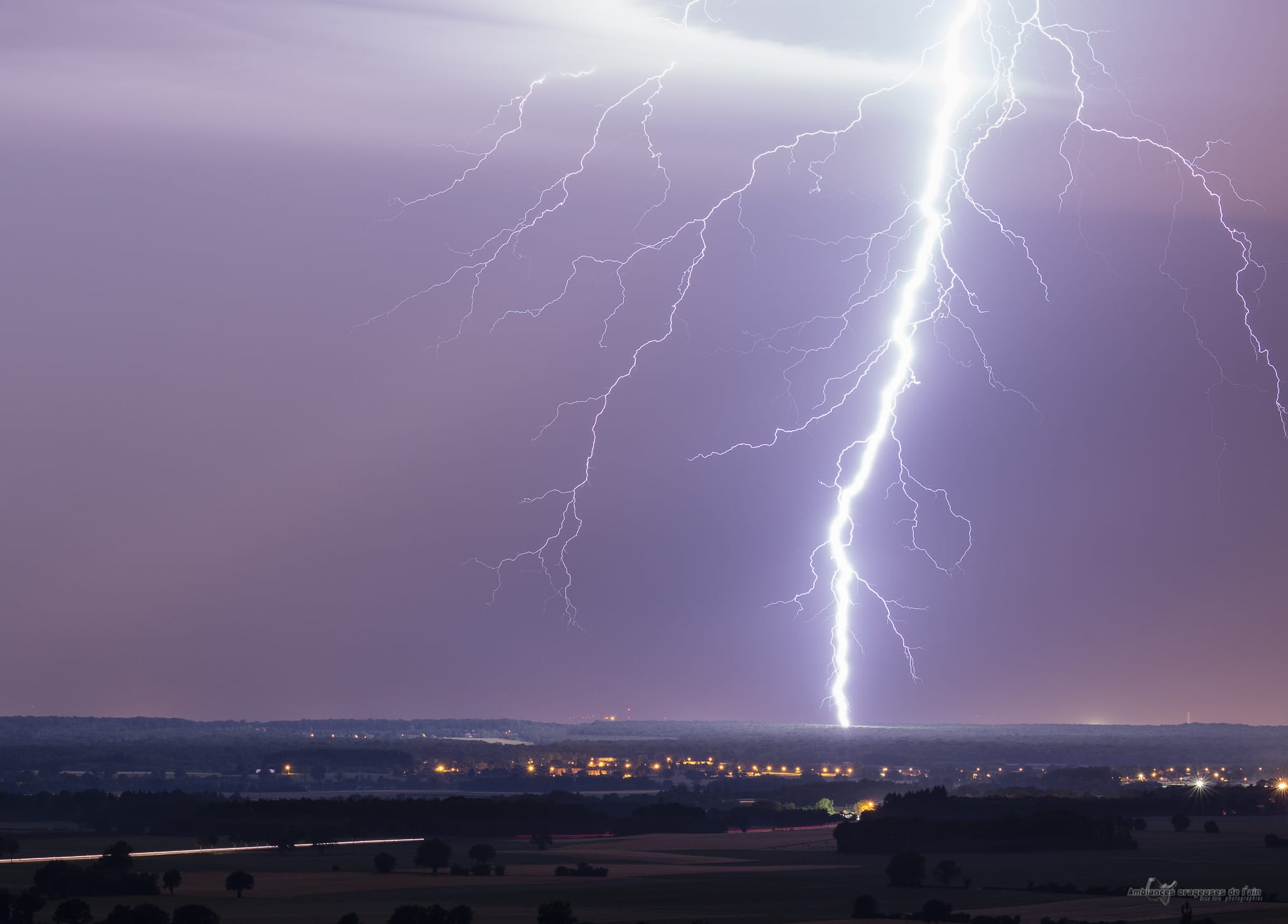 puissante foudre pres de bourg en bresse - 20/07/2019 00:26 - brice volo