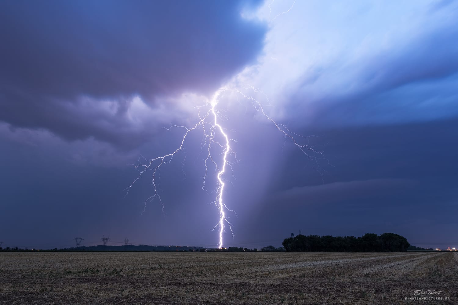 Défilés d'orages dans le Rhône a partir de la fin d’après midi. - 20/07/2019 21:51 - Eric Tarrit