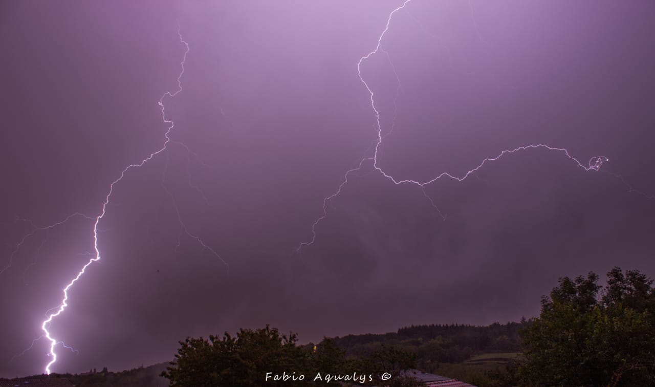 Soirée très pluvieuse avec 2 ou 3 orages, la foudre se fait rare parmi les intra/inter mais se montre parfois... - 20/10/2019 21:00 - Fabio Aqualys