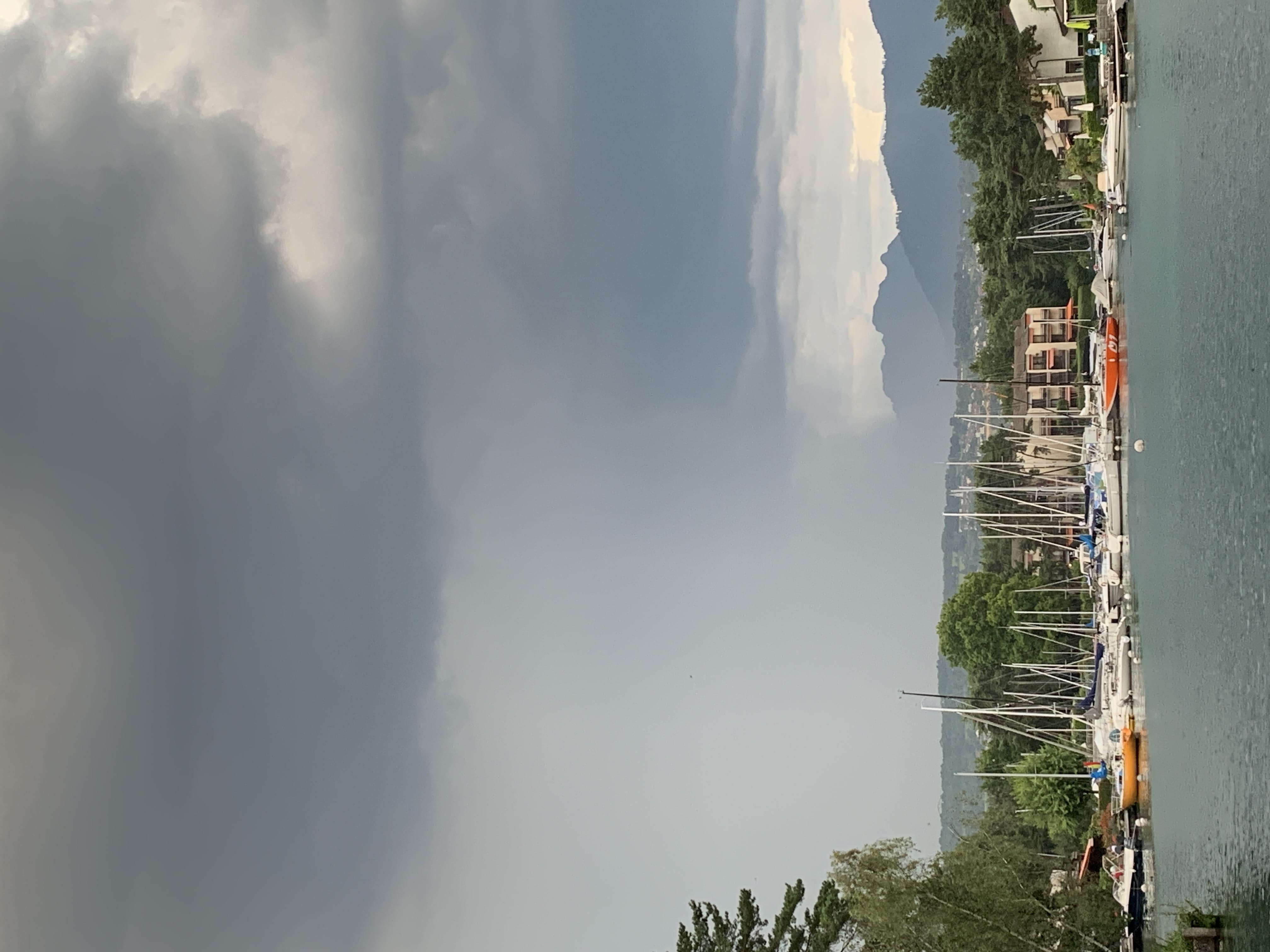 Rideau de pluie et de grêle s’abattant sur le plateau du Gavot, depuis les bords du Léman... - 21/07/2020 20:45 - Antoine Salmeron