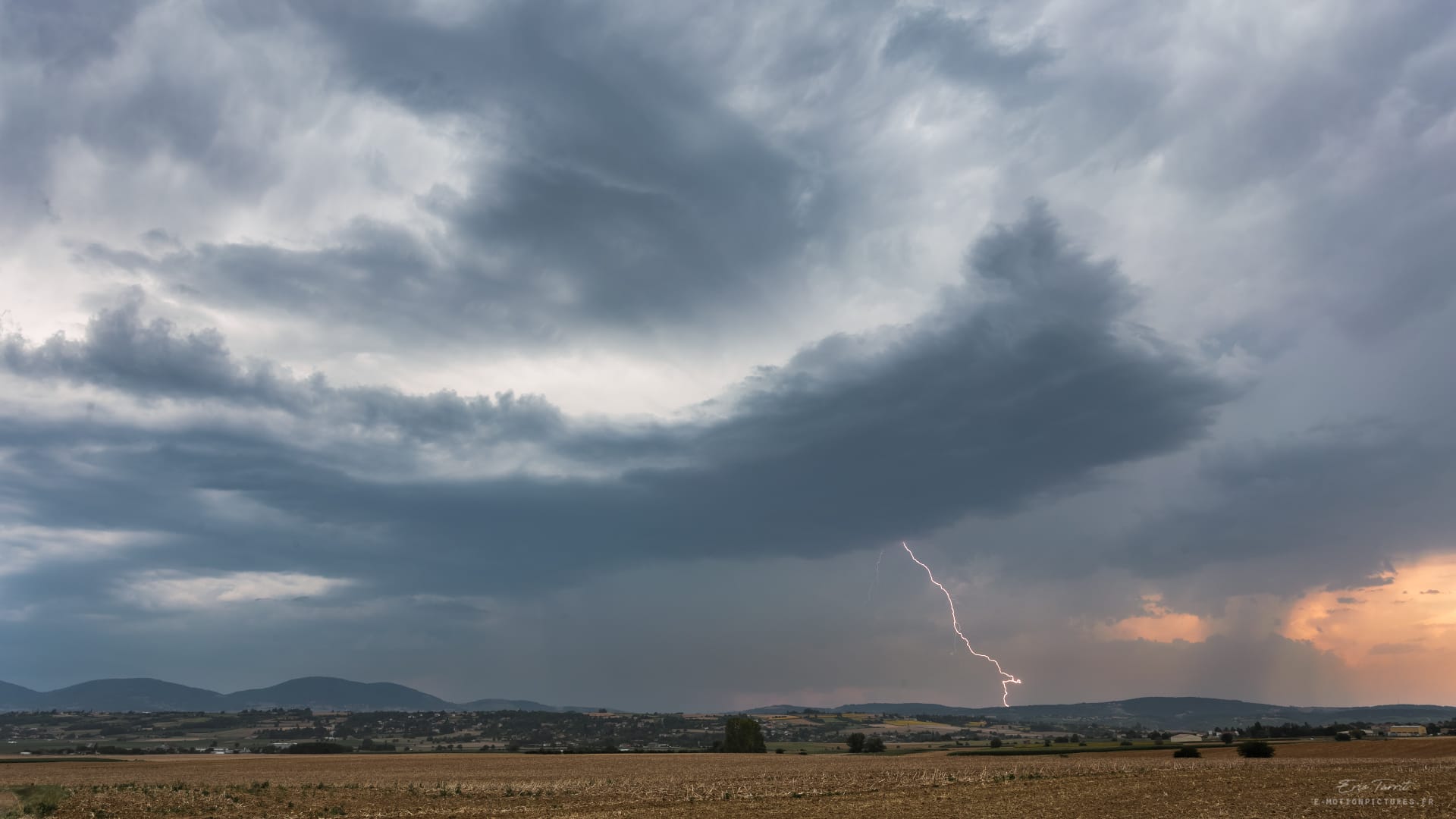 Orage proche de Vienne remontant l'Ardèche - 21/07/2020 19:24 - Eric TARRIT